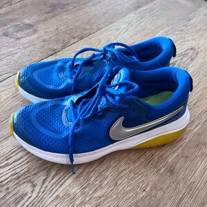 Nike Tennis shoes Sz 6.5